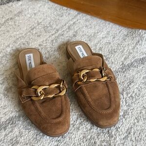 Steve Madden Tan Suede Mules with Gold Chain